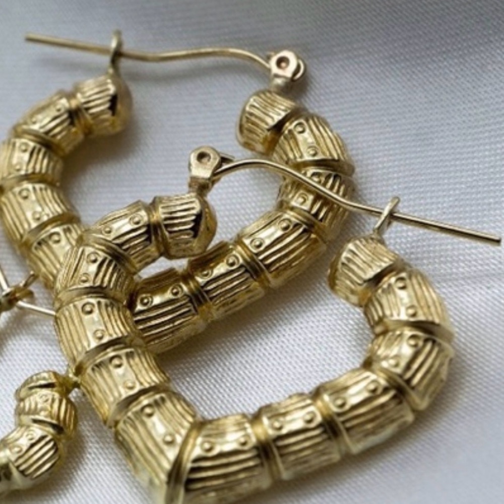 Elegant Gold Hoop Earrings